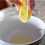 კენკრის წვენით და ლიმონით კანს ასე მარტივად და სწრაფად გაილამაზებთ – საოცარი რეცეპტი