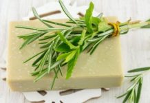 ისწავლეთ როგორ გააკეთოთ როზმარინის საპონი, რომელიც ხელს უშლის ინფექციებს, აკნეს და კანის სიწითლეს.