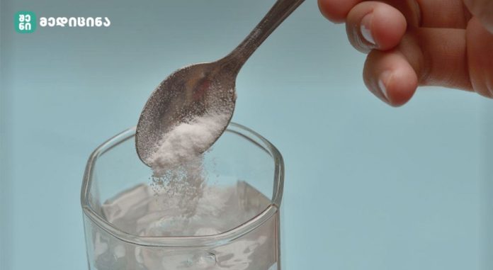 soda-dzmari da ckali სოდას, ძმარს და წყალს ერთმანეთს ვურევ და შედეგად სასწაულმოქმედ სამკურნალო სასმელს ვიღებ. მინდა ეს თქვენც გასწავლოთ!