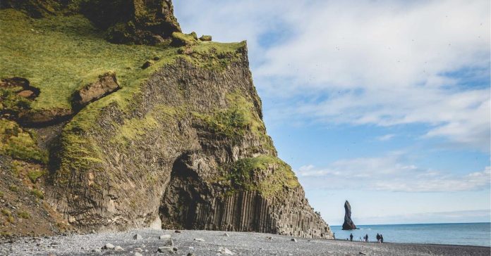 georgian honey, traditional medicine, immunity კუნელი - ქართული ტრადიციული მედიცინის ოქროსფერი პროდუქტი ბუნებრივ ჭურჭელში